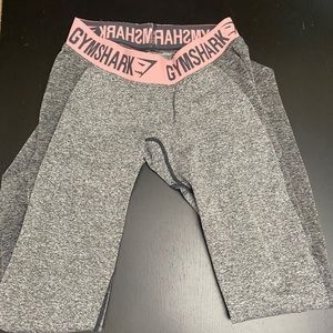 Gym shark leggings
